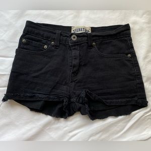 Levi Signature - skinny fit black high waisted shorts size 2